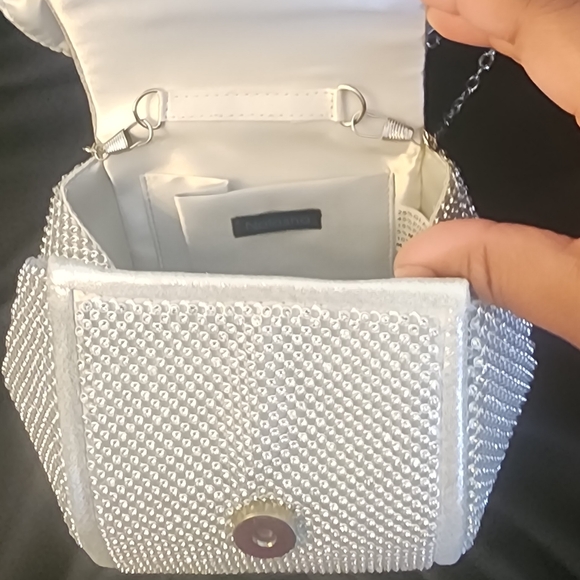 Natasha Diamond Decorative Bow Evening Bag w/ Chain & Handle!! - Picture 4 of 6